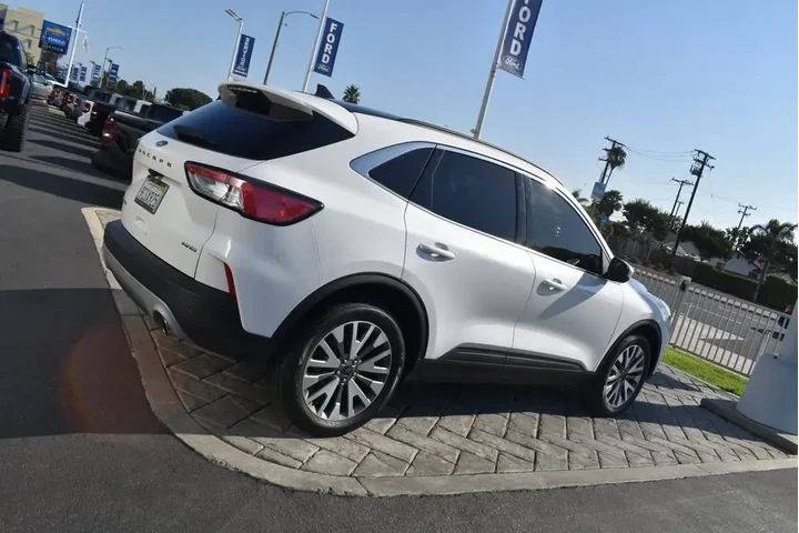 $25990 : Ford Escape 2022 AWD Titaniu image 2