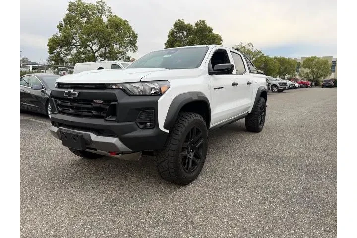 $39400 : Chevrolet Colorado 2025 4x4 image 1
