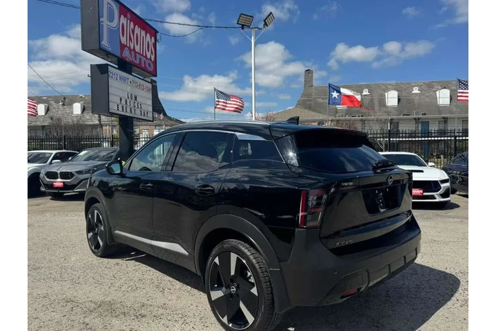 2025 Kicks SR image 4