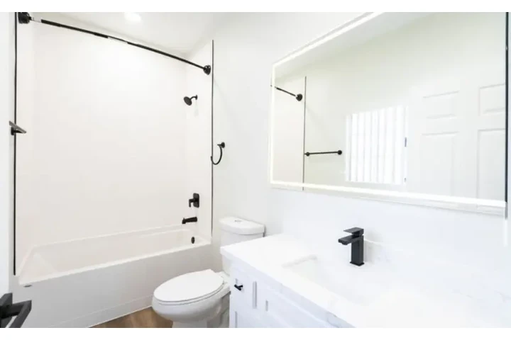 $2598 : 1620 S Bentley Ave1620 s,In LA image 7