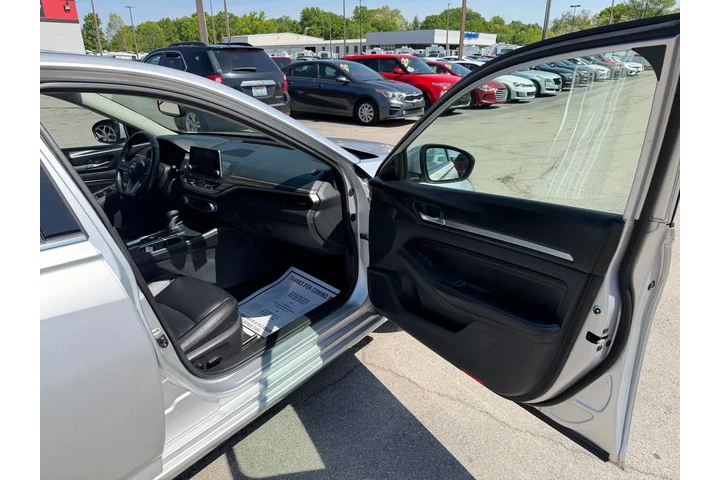 $9980 : 2019 Altima MSL image 8