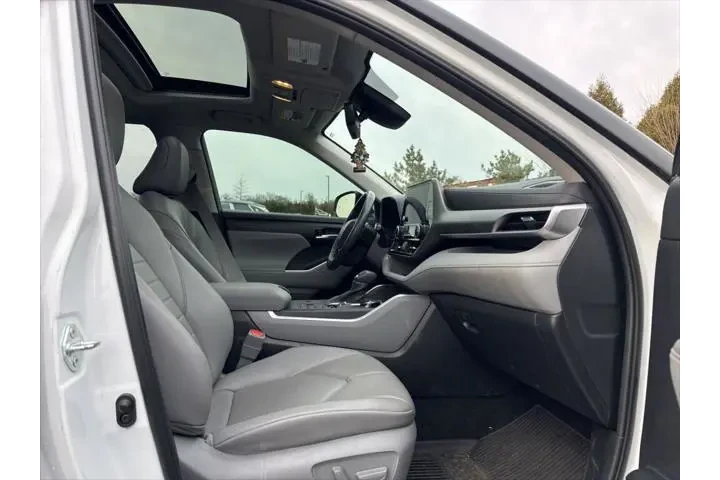 $35950 : Toyota Highlander 2023 XLE 4 image 9