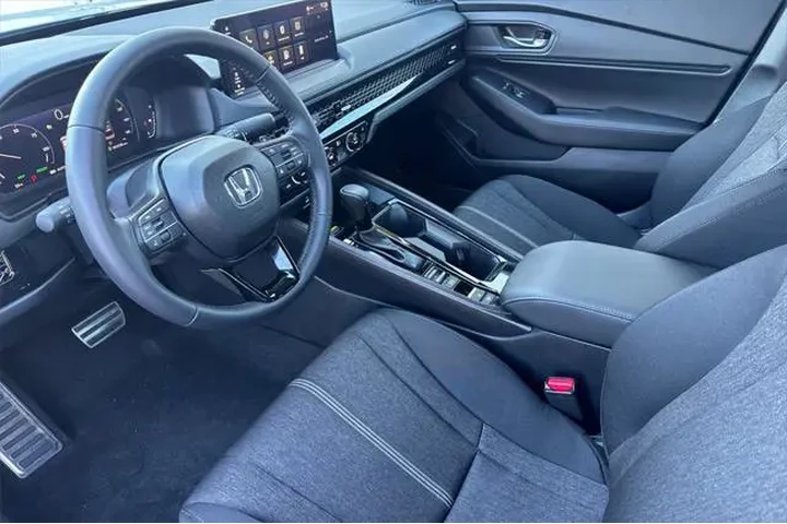 $29674 : Honda Accord Hybrid 2025 Spo image 9