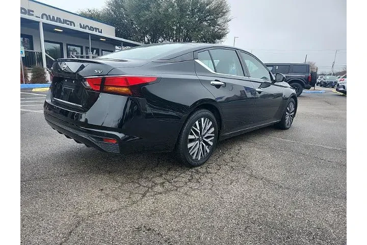 $16999 : Nissan Altima 2023 2.5 SV 4d image 3