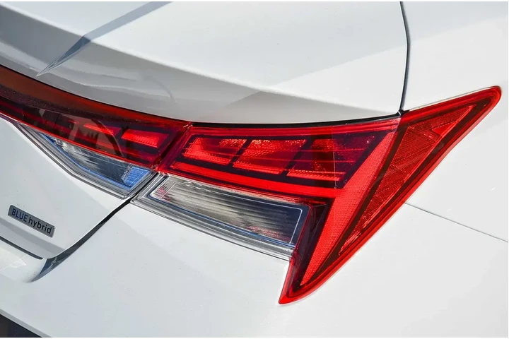 $26995 : Hyundai ELANTRA Hybrid 2026 image 7