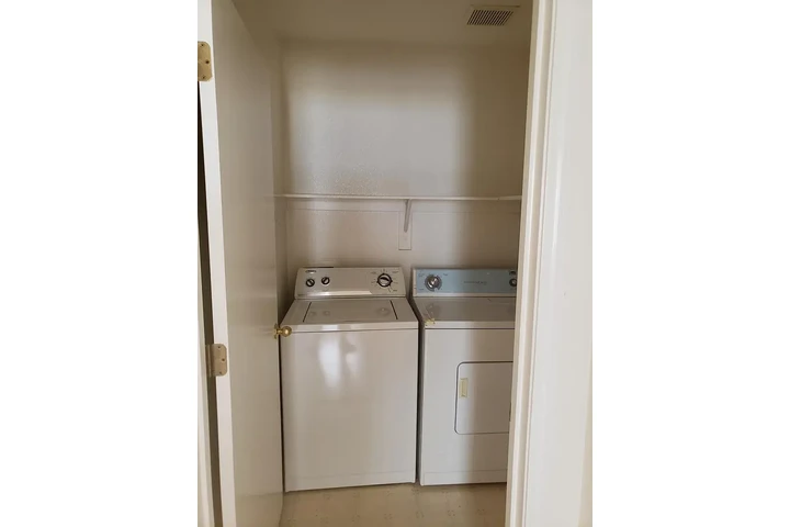 $1200 : North Las Vegas - Listo image 4