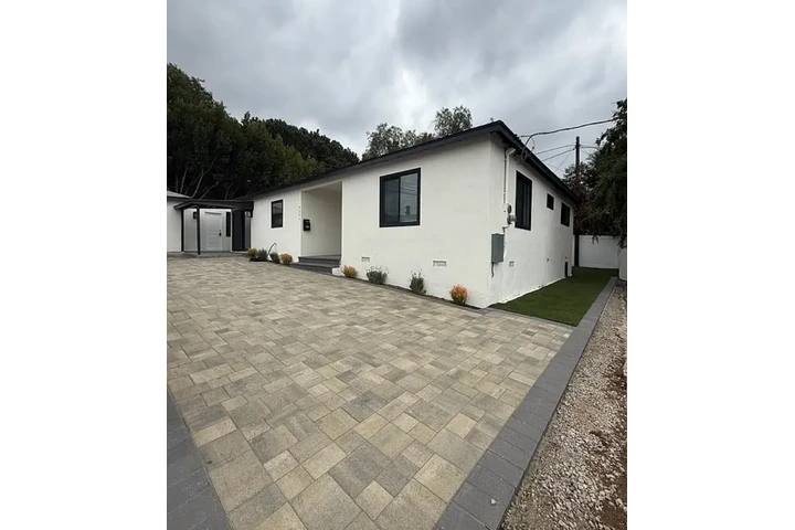 $2395 : 3 Bedroom house for rent in LA image 1