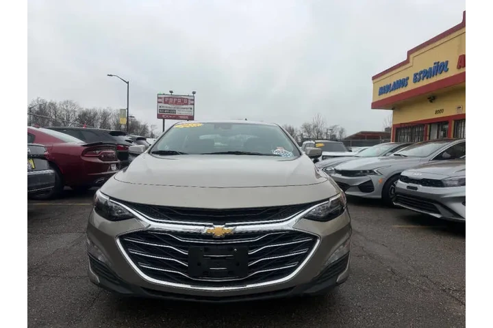 2023 Malibu LT image 3