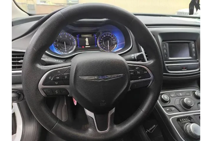 $6394 : Chrysler 200 2015 Limited 4d image 10