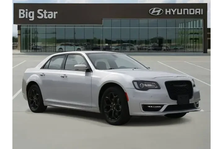 $38988 : Chrysler 300 2023 AWD Tourin image 6