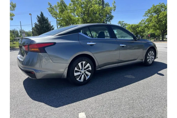 $11900 : 2019 Altima 2.5 S image 6