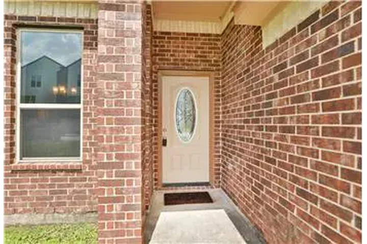 $2175 : Rental property with 3 bedro image 3