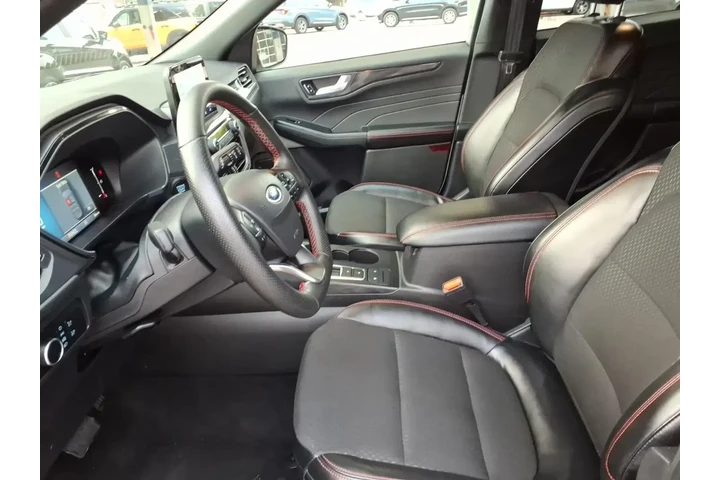 $28642 : Ford Escape 2025 ST-Line 4dr image 10