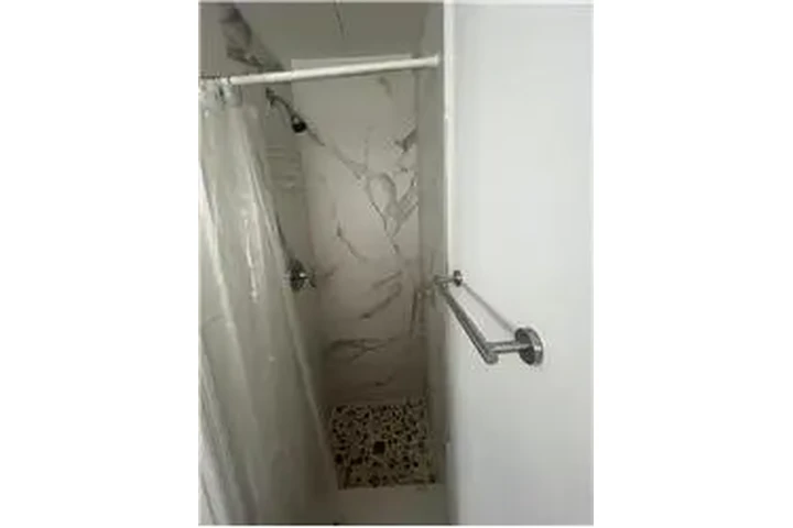 $1000 : Rental property with 1 bedro image 5