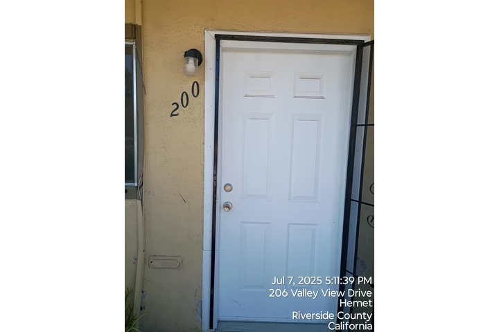 $1300 : Apartment For Rent image 2