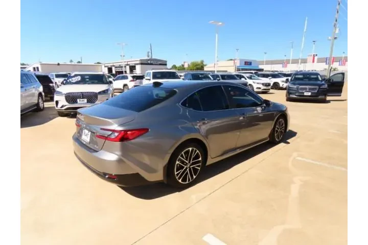 $32911 : Toyota Camry 2025 XLE 4dr Se image 9