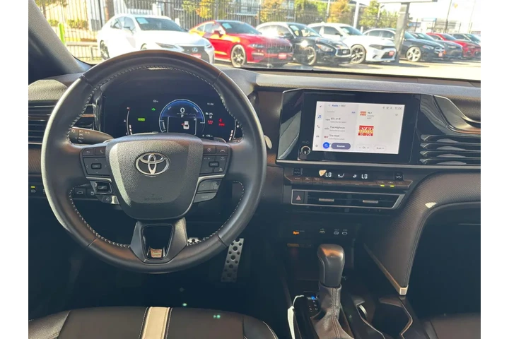 2025 Camry SE image 8