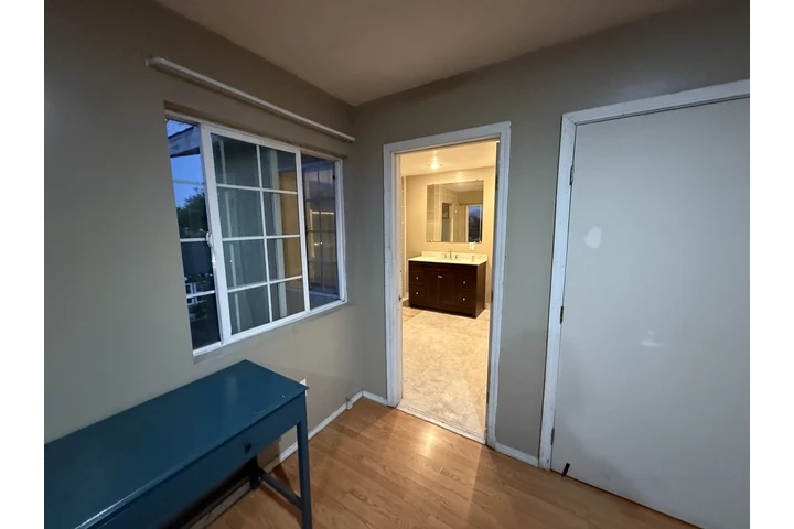 $800 : Cuartos y master room de renta image 7