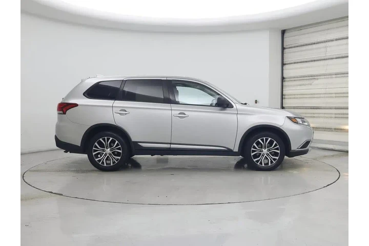 $14998 : Mitsubishi Outlander 2018 ES image 7