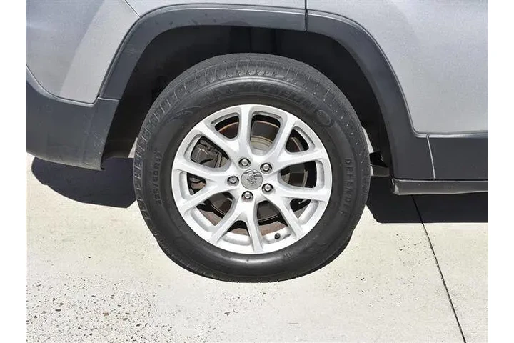 2015 Cherokee Latitude image 10