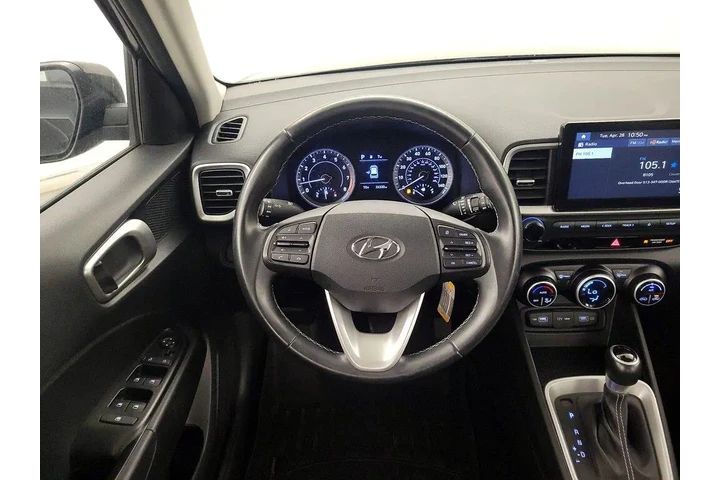 $18998 : Hyundai VENUE 2022 SEL 4dr C image 10