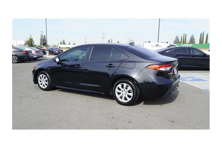 $17250 : 2021 Corolla LE image 8