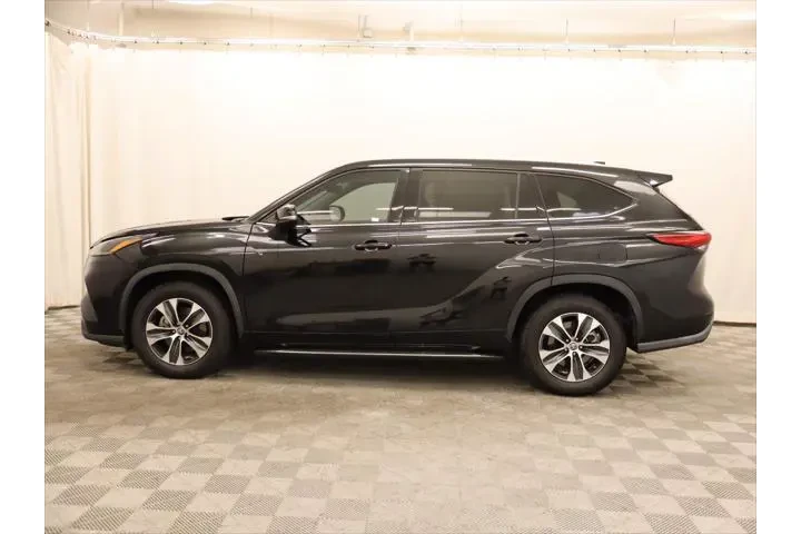 $24896 : Toyota Highlander 2021 XLE 4 image 2