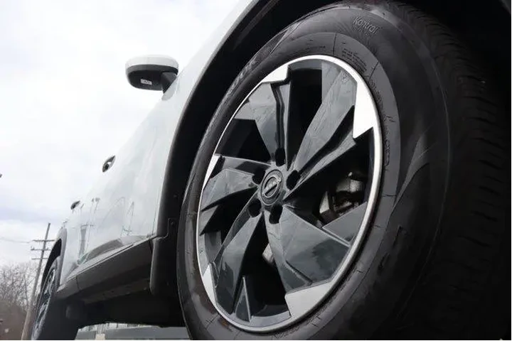 $23382 : Nissan Rogue 2025 AWD SV 4dr image 10