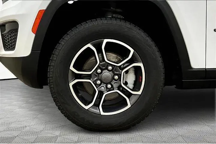 $29490 : Jeep Grand Cherokee 2022 4x4 image 9