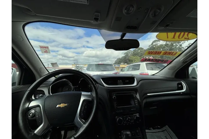 $12999 : 2017 Traverse LT image 6