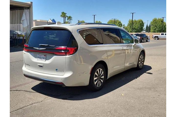 $23998 : Chrysler Pacifica Hybrid 202 image 5