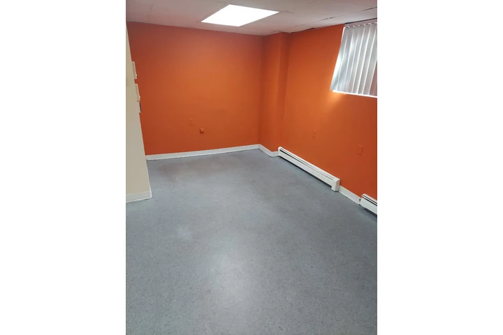 $1000 : Oficina  Junction Bvd 40ave. image 7
