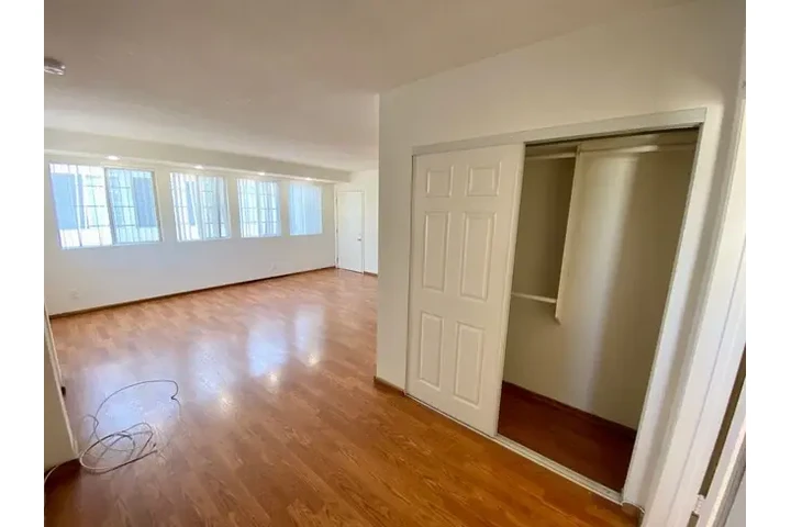 $1100 : Spacious 1BR 1BA $1100 image 9