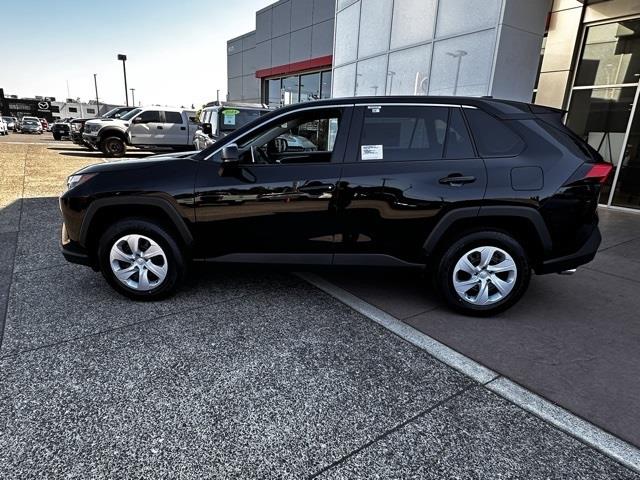 $31734 : 2024 RAV4 LE image 2