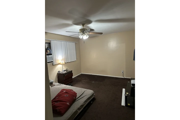 $875 : Renta Cuarto Grande image 5