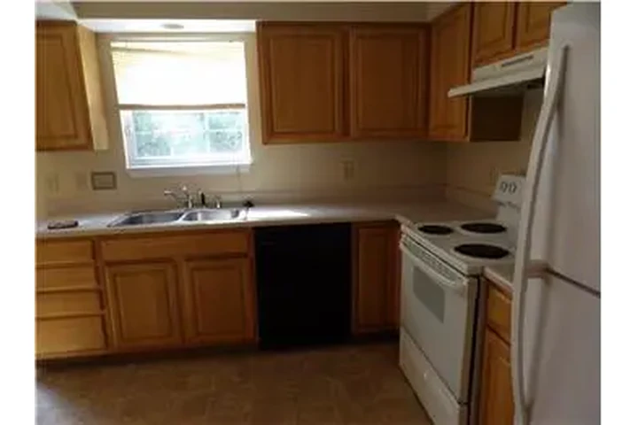 $1595 : Rental property with 3 bedro image 8