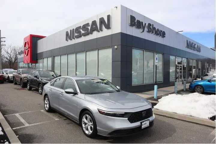 $22078 : Honda Accord 2024 LX 4dr Sed image 1