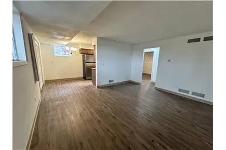 $675 : Rental property with 2 bedro image 2