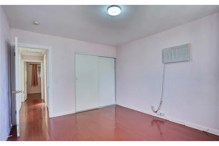 $2490 : 3 Bed 2 Bath In W Pico Blvd LA image 6