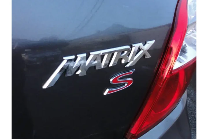 $9450 : 2012 Matrix L image 7