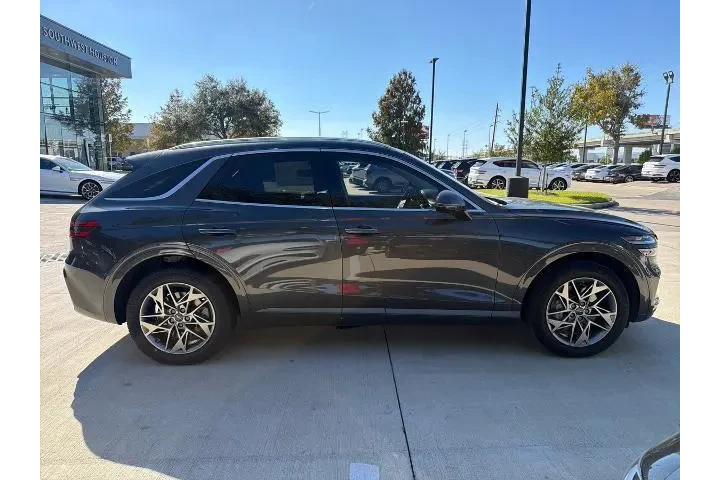 $37335 : Genesis GV70 2025 AWD 2.5T S image 2