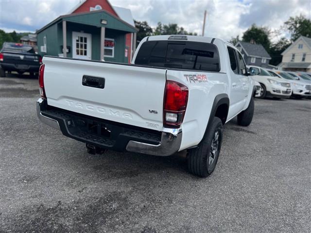 $22990 : 2018 Tacoma image 3