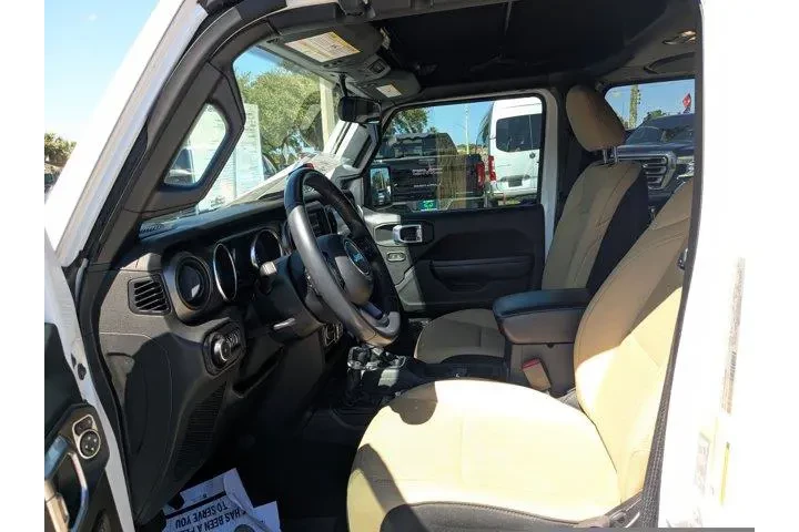 $27988 : Jeep Wrangler Unlimited 2021 image 9