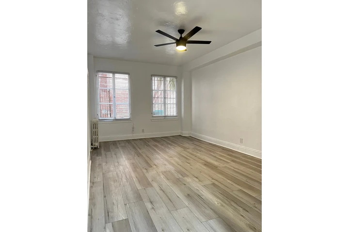 $1645 : Studio en Renta Disponible Ya! image 2