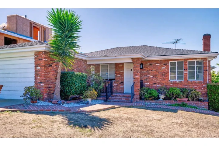 $2450 : 3 Bed 2 Bath House in Carson image 1