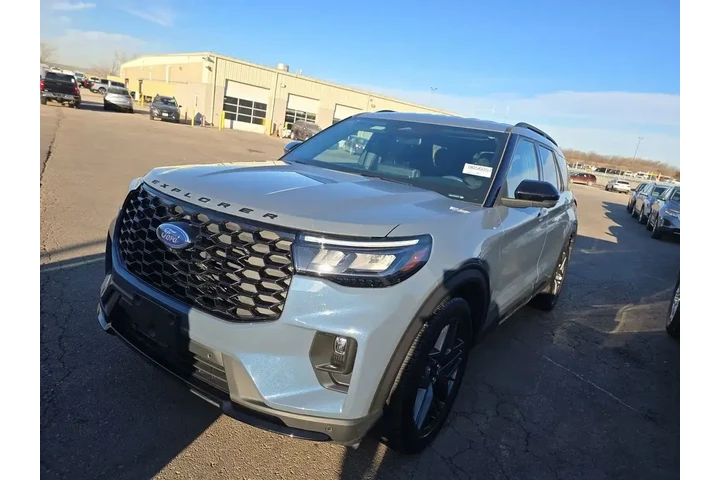 $31999 : Ford Explorer 2025 ST-Line 4 image 1