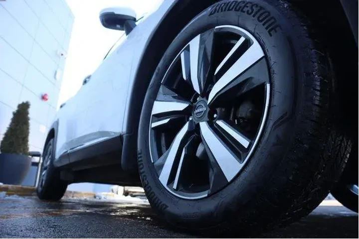 $27596 : Nissan Rogue 2023 AWD Platin image 8