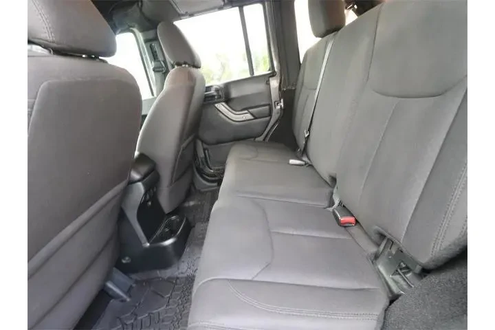 $15949 : Jeep Wrangler Unlimited 2016 image 6