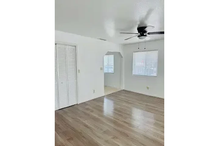 APARTAMENTO BONITO EN L.A. image 3