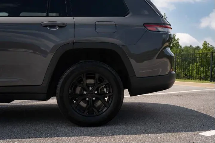 $33896 : Jeep Grand Cherokee L 2024 4 image 6